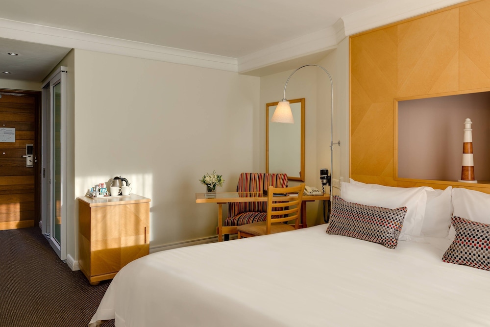 Room, 1 King Bed, Balcony, Lagoon View (Poolside)