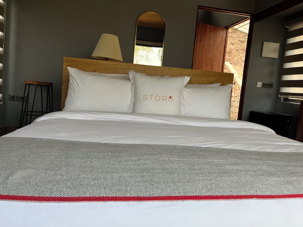 Deluxe Room, 1 King Bed (Forest Pods)