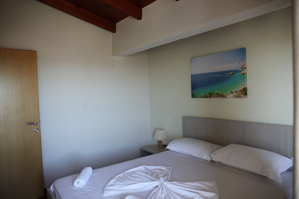Standard Suite, Multiple Bedrooms, Balcony, City View photo 3