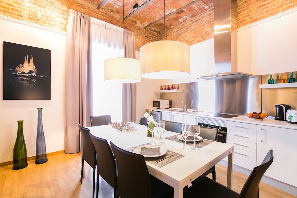 Comfort Apartment, 4 Bedrooms (Ronda Universitat 15) photo 3