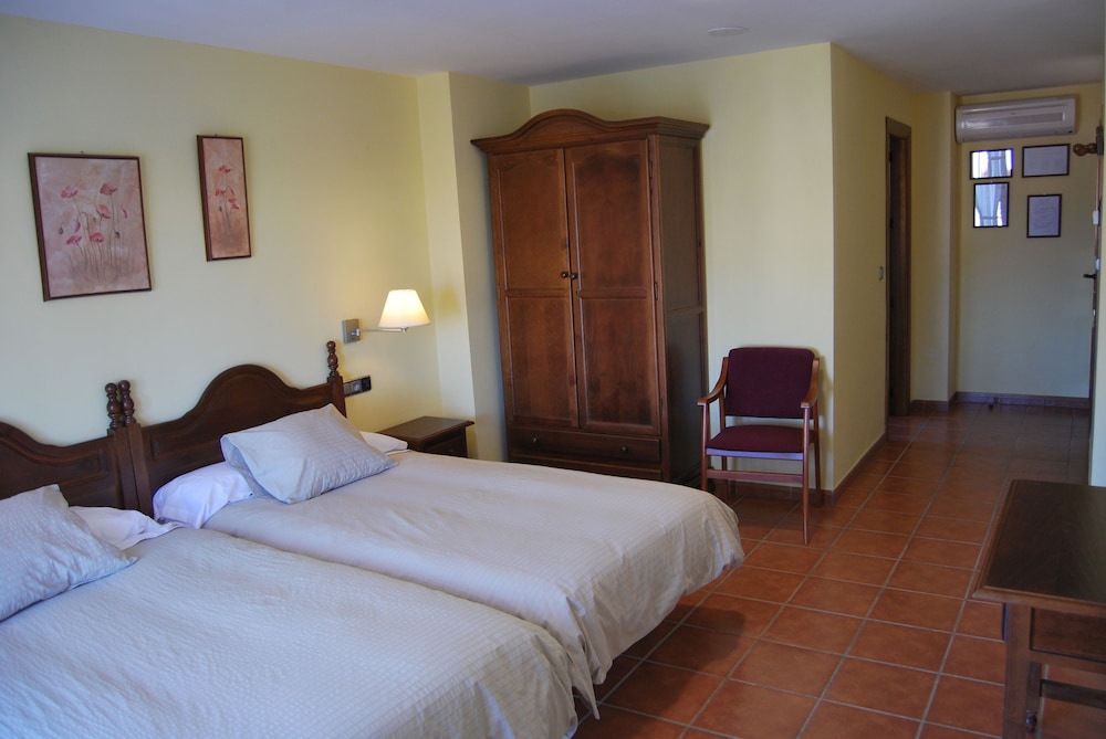 Standard Double Room, 2 Twin Beds photo 3