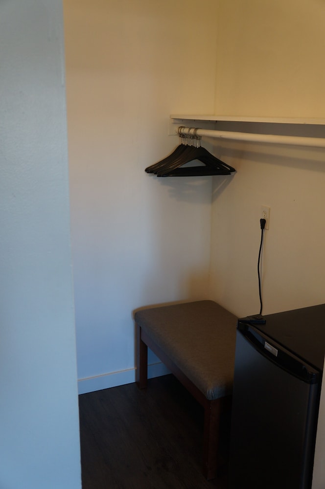 Standard Room, 2 Double Beds - Photo 5