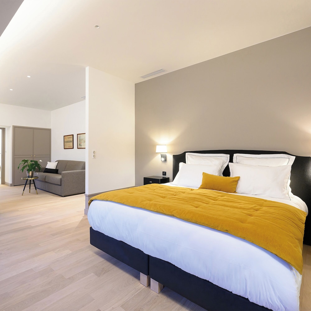 Family Suite, Kitchen, Courtyard View photo 2