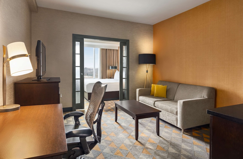 Suite, 1 King Bed - Photo 1