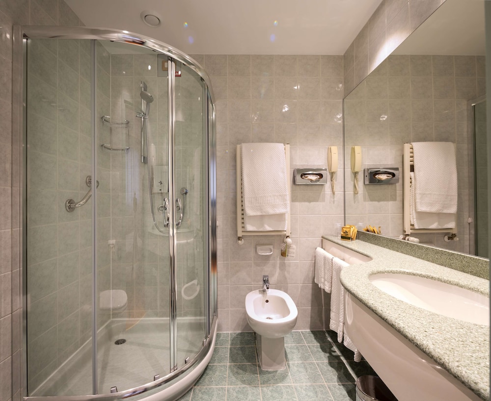 Standard Room, 2 Twin Beds, Non Smoking (with Extra Bed) - Photo 3
