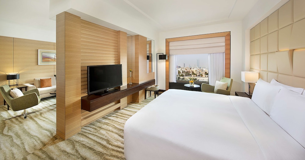 Junior Suite, 1 King Bed - Photo 2