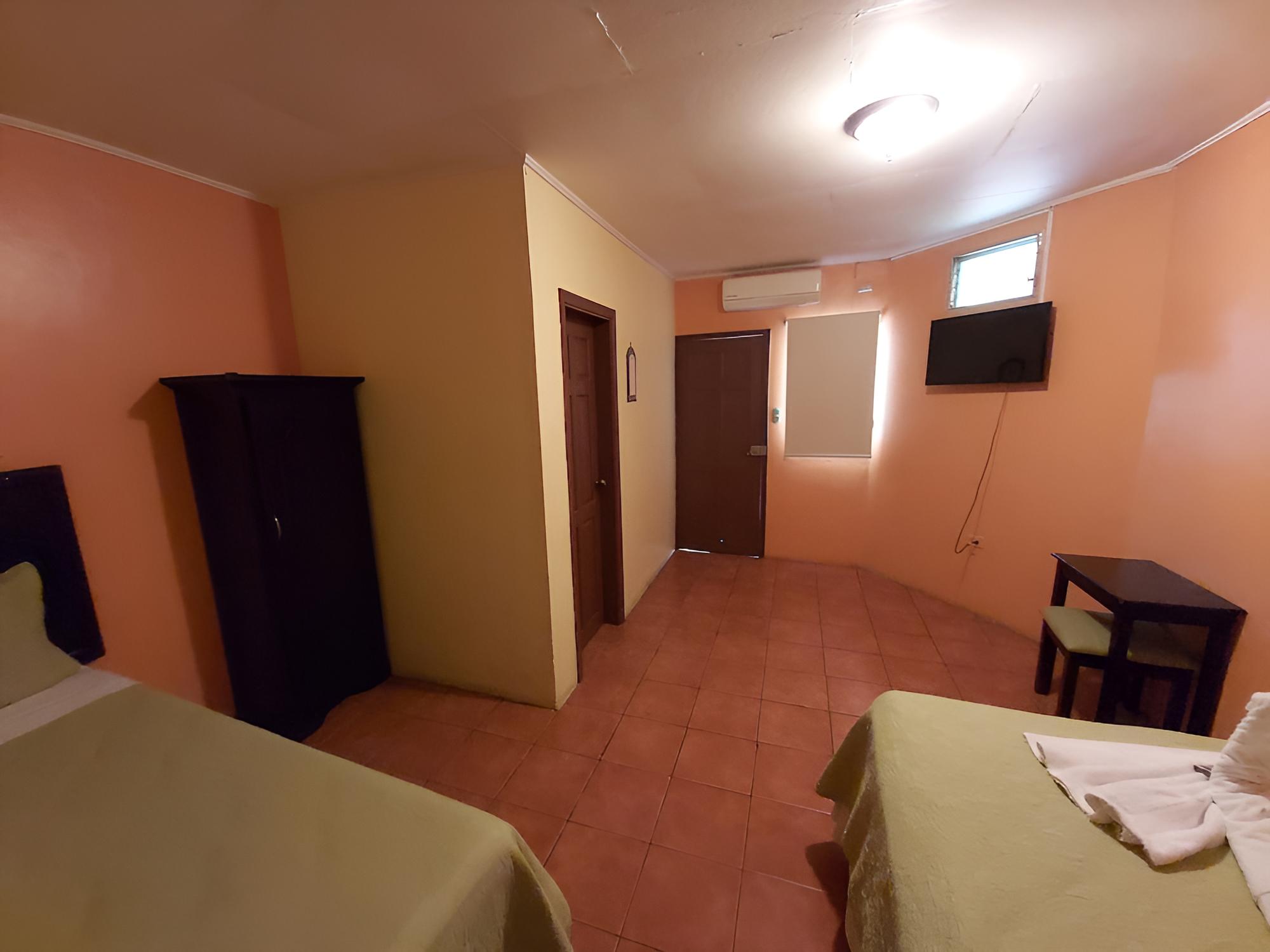 Double Room, Multiple Beds photo 3