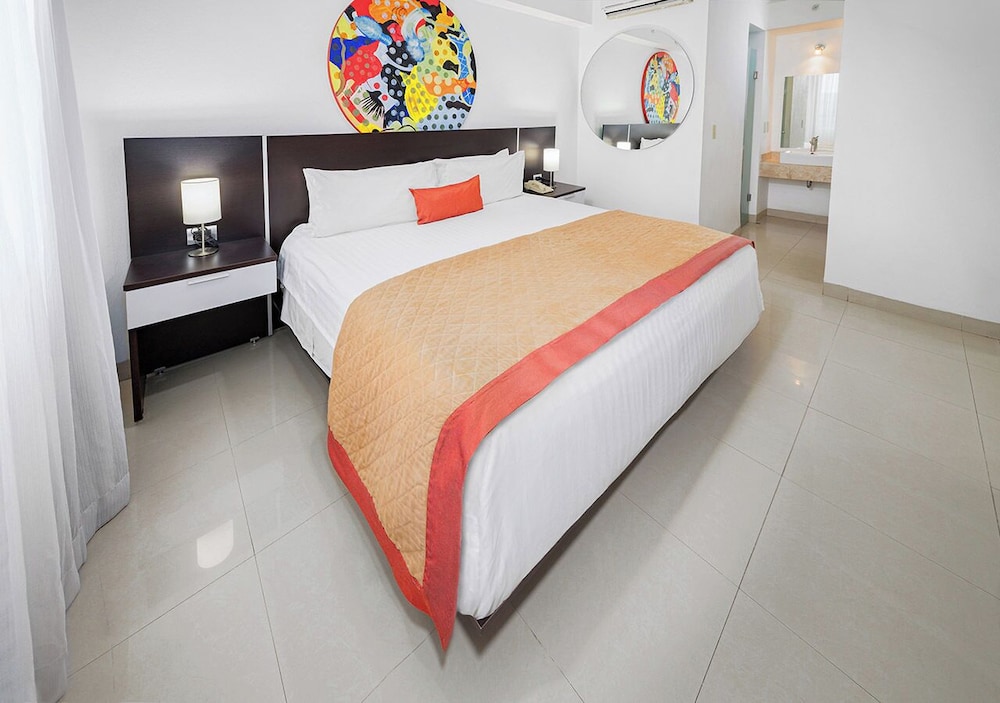 Standard Room, 1 King Bed - Photo 4