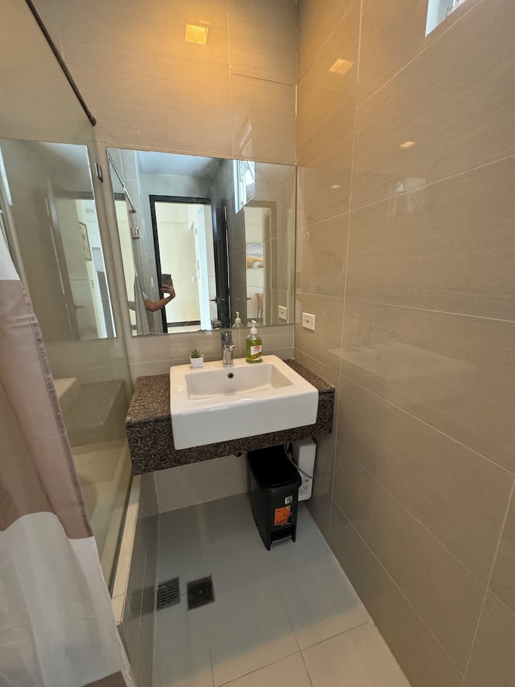 Comfort Room, Multiple Beds, Balcony, Pool View photo 2