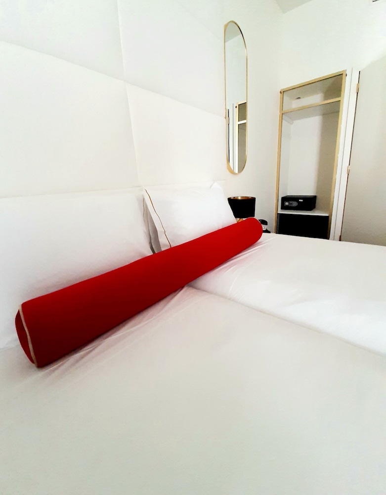 Basic Twin Room - Photo 4