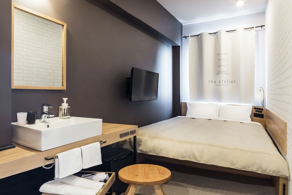 Small Double Room with Shared Bathroom - Non-Smoking, NO group booking/ more than 2 rooms photo 1