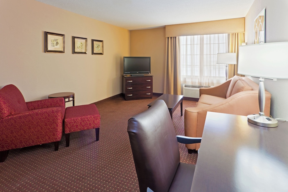 Suite, 2 Bedrooms - Photo 1