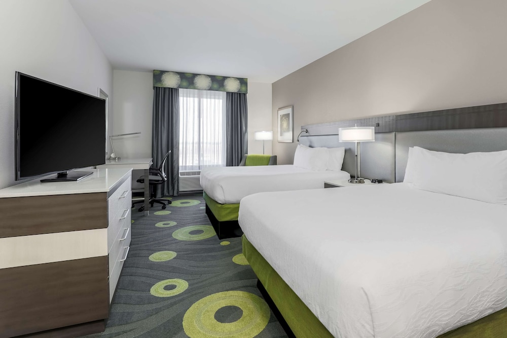 Suite, 2 Queen Beds, Accessible, Non Smoking (Roll In Shower) photo 1