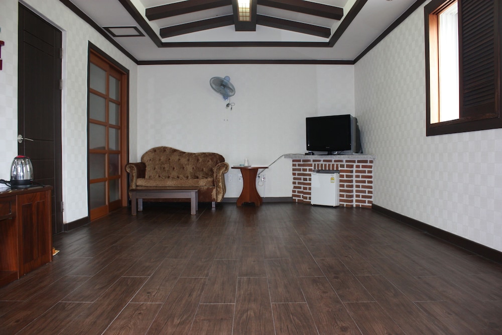 Family Room, Accessible, Ground Floor photo 2