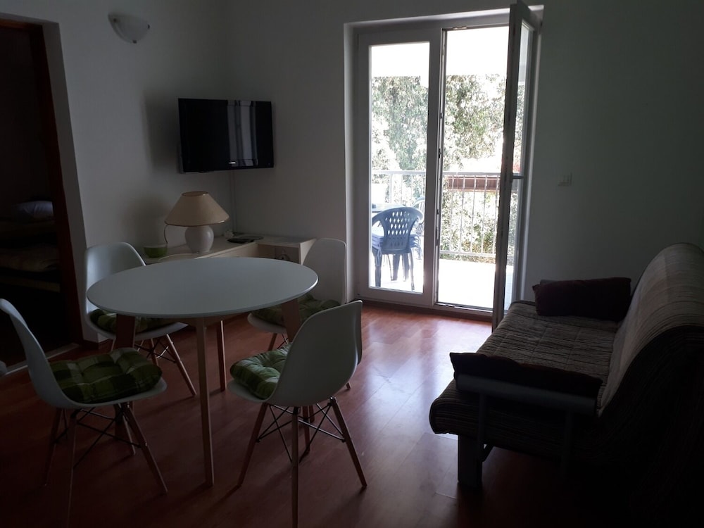 Apartment (Mari - 100 m from beach - A2(4+1))