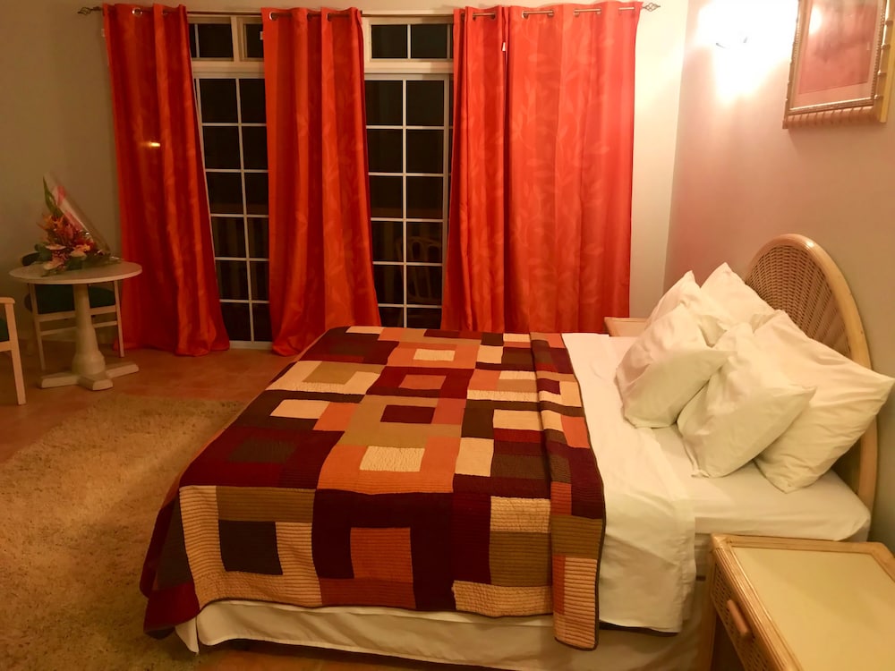 Family Studio, 1 King Bed, Partial Ocean View