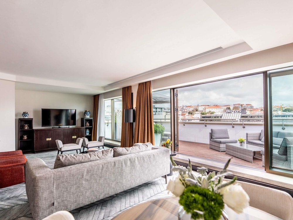 Suite, 1 King Bed, Terrace (Opera) thumbnail 6