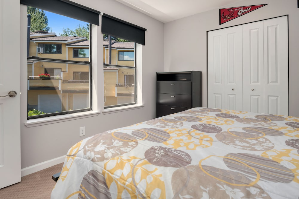 Deluxe Condo, 1 Bedroom, Kitchen photo 2