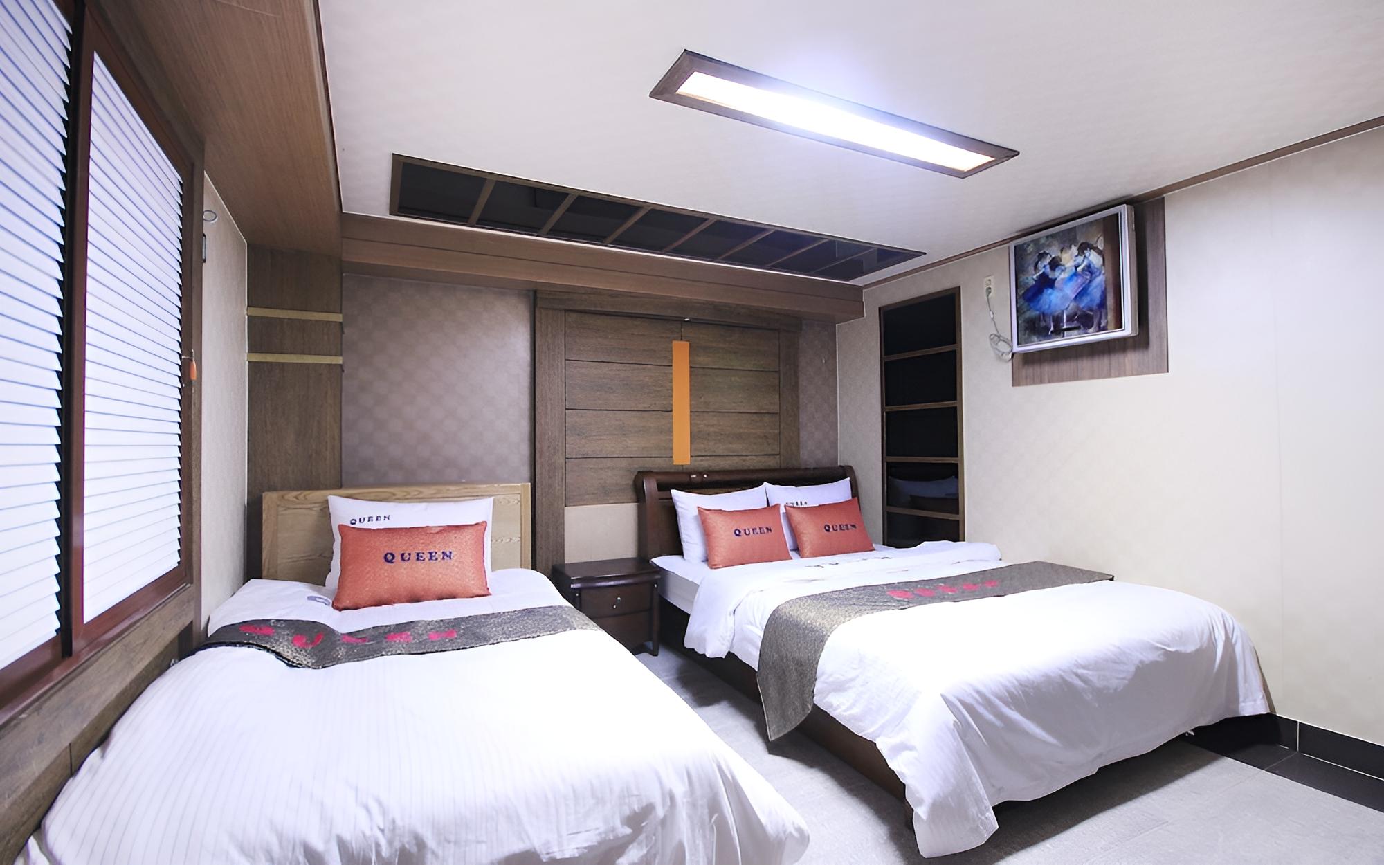 Room (Premium Twin) - Photo 8