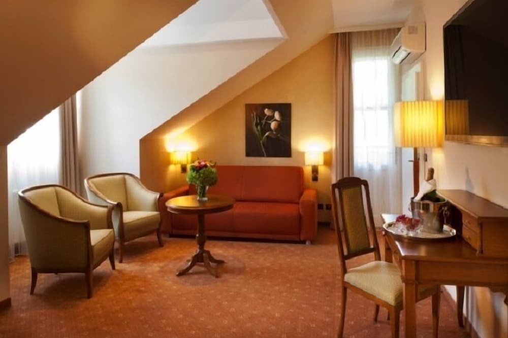 Classic Suite, 1 Bedroom, Balcony, Park View