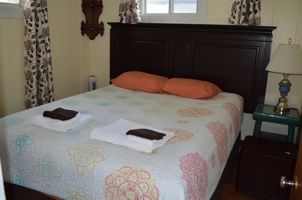 Cottage, 2 Bedrooms, Kitchen, Pool View (8)