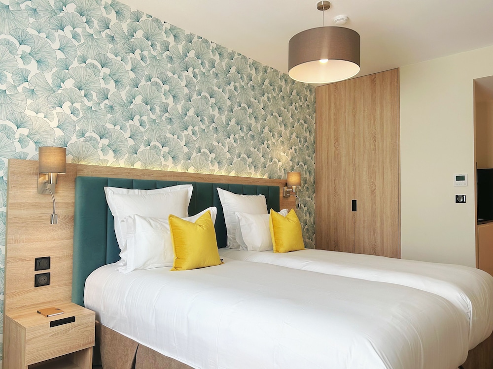Standard Room, 2 Twin Beds, City View - Photo 1