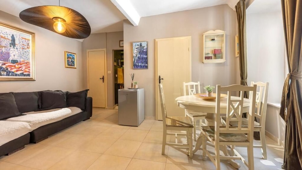 Comfort Apartment, City View