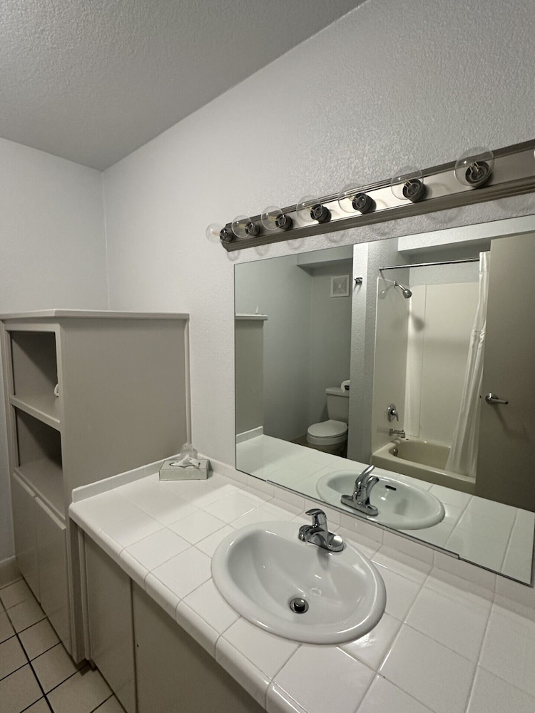 Suite, 1 King Bed, River View - Photo 3