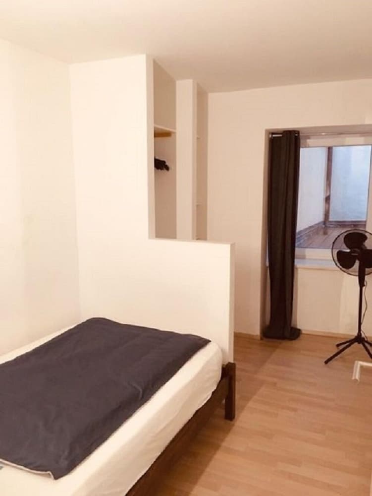 Single Room, Shared Bathroom photo 1