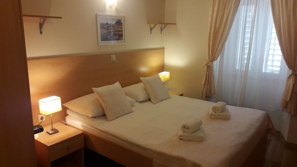 Economy Double or Twin Room, City View photo 3