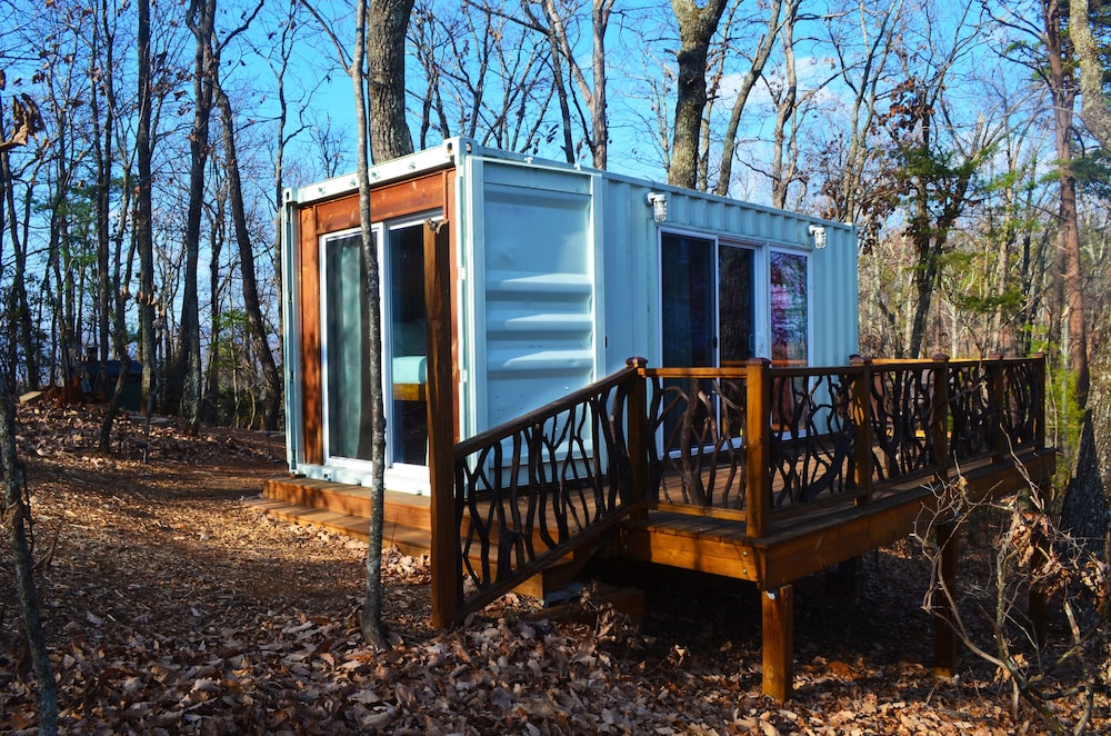 Design Cabin, 1 Queen Bed, Refrigerator & Microwave