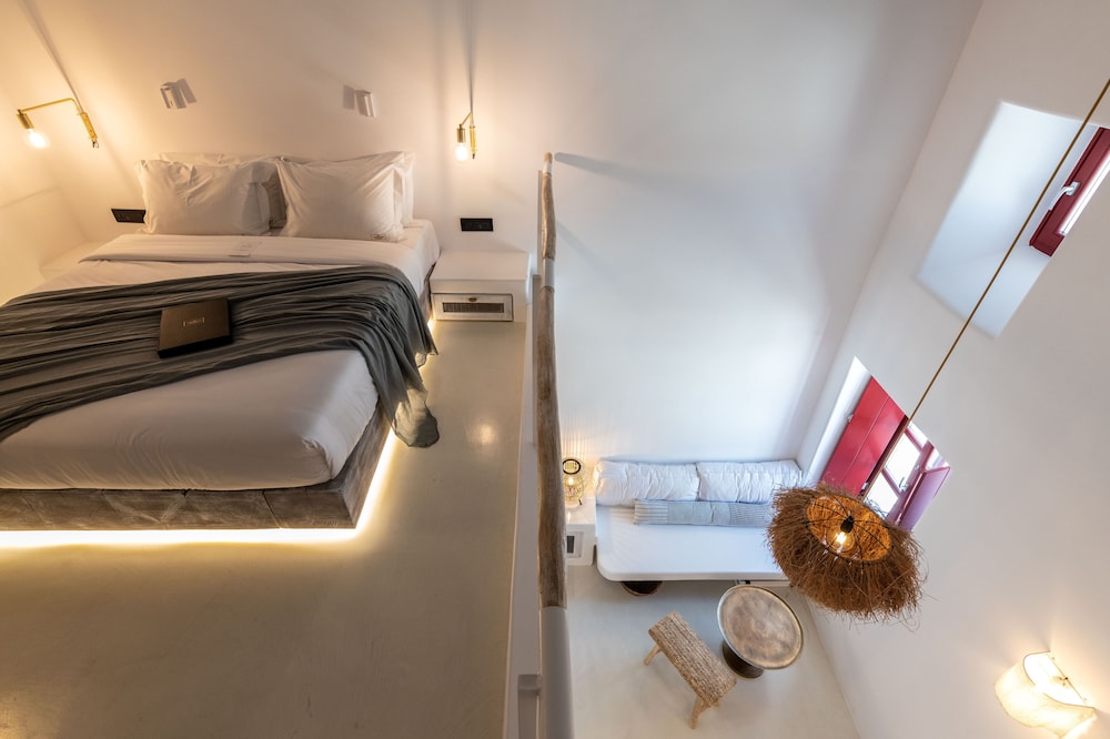 Suite, 1 Queen Bed with Sofa bed, City View photo 1