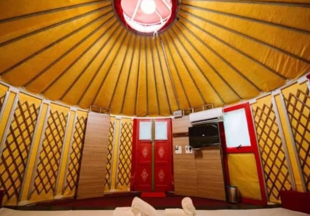Superior Deluxe Family Mongolian Yurt photo 3