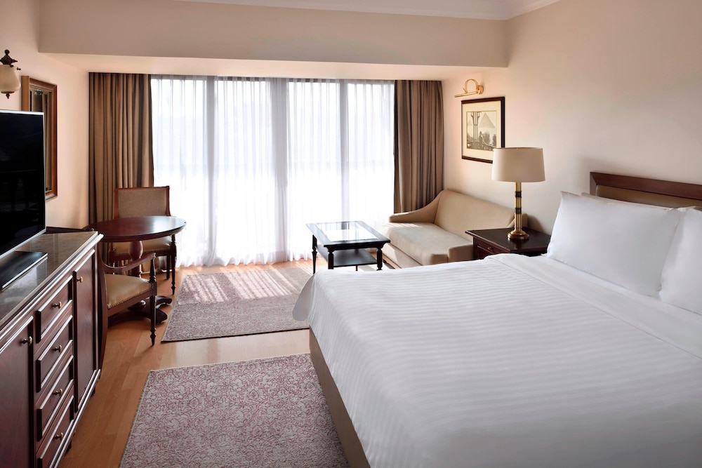 Deluxe Room, 1 King Bed (Balcony)