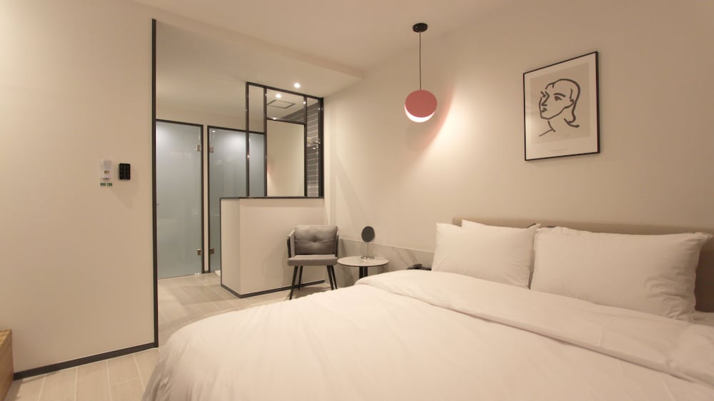 Suite (Double) - Photo 11