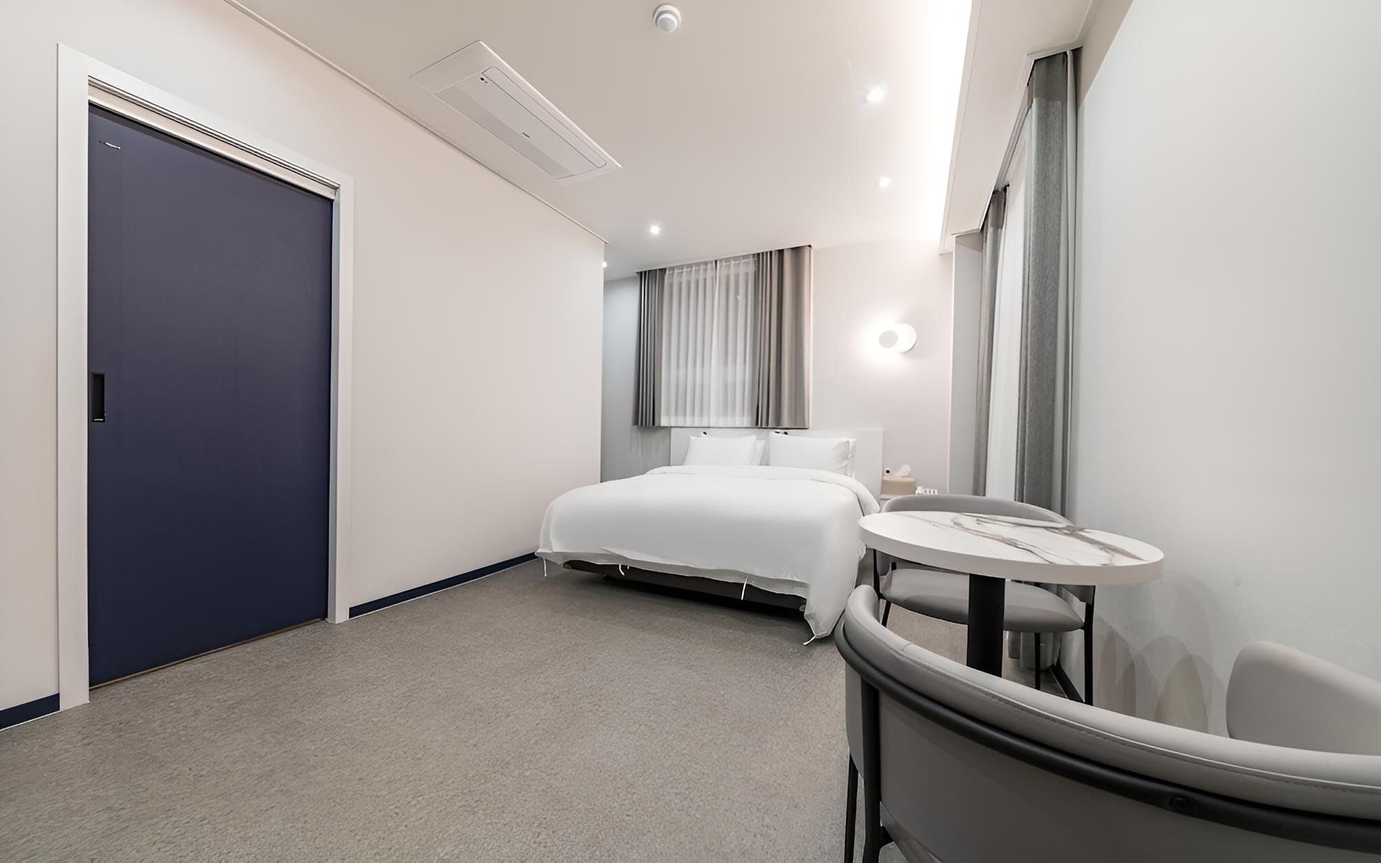 Room (Semi-Special Room (1PC/Netflix/Styler) - Photo 3