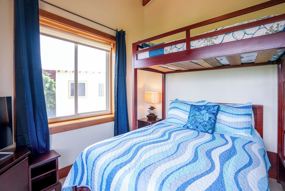 Classic Penthouse, 3 Bedrooms, Partial Sea View