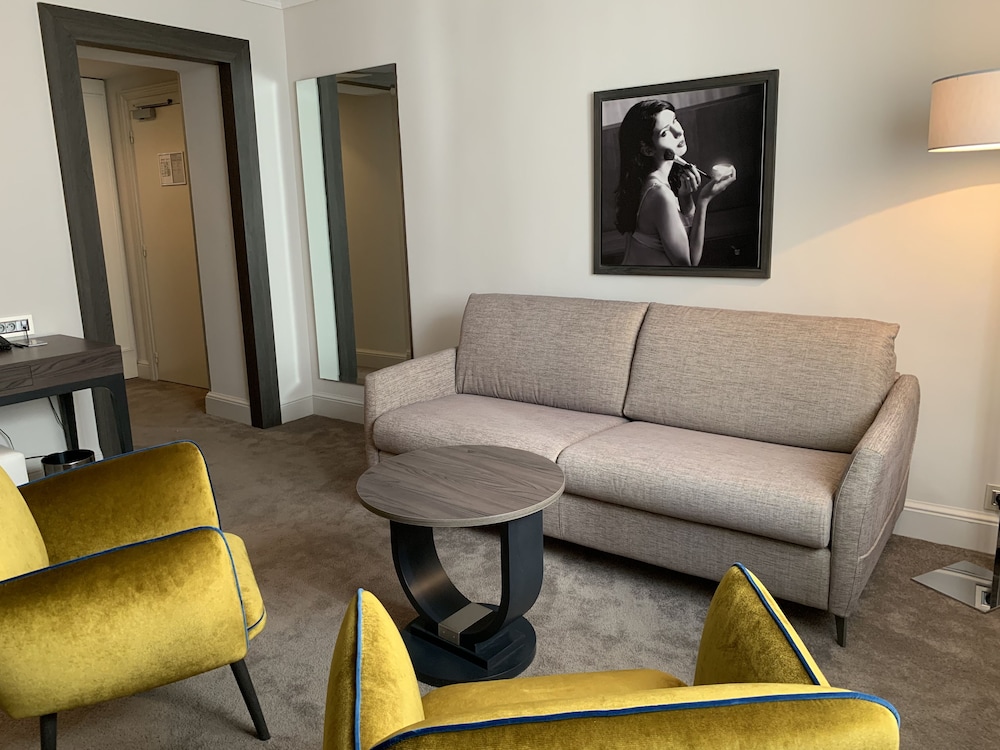 Suite - Photo 5