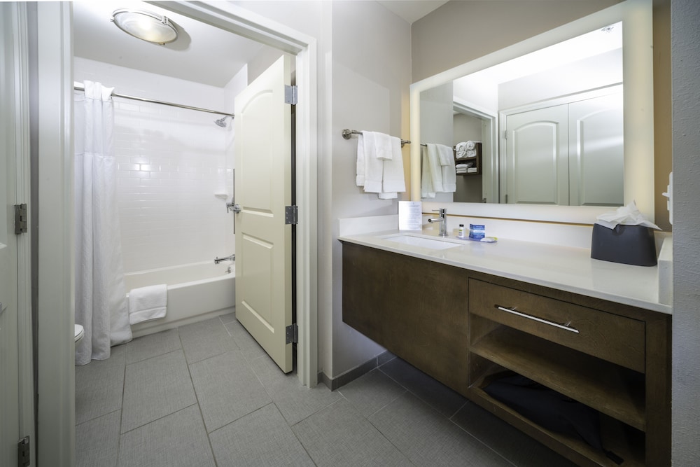 Suite, 1 Bedroom, Kitchen - Photo 12
