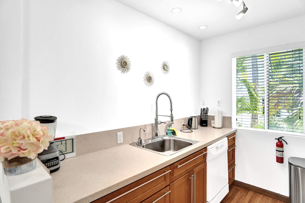 Family Apartment, 5 Bedrooms, Pool Access photo 3