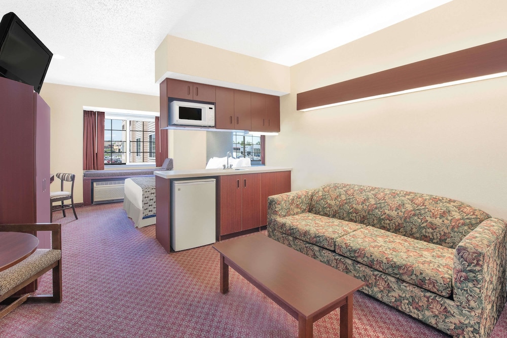 Suite, 1 Queen Bed - Photo 1