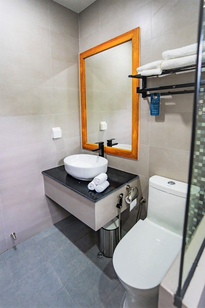 Deluxe Room - Photo 10