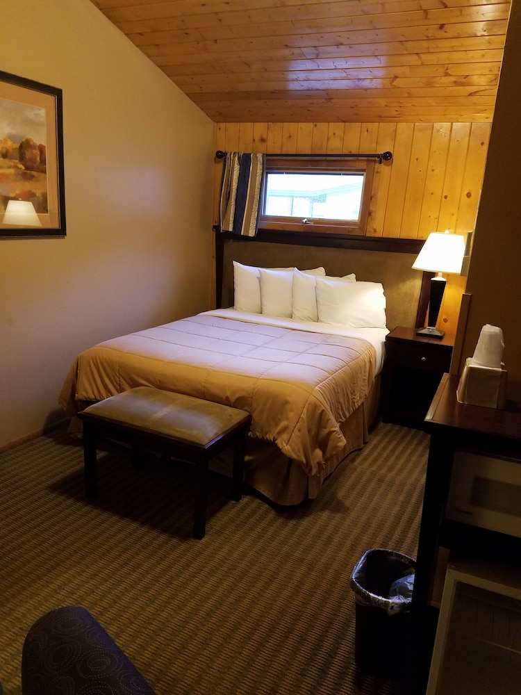 Suite, 1 Queen Bed, Mountainside photo 2
