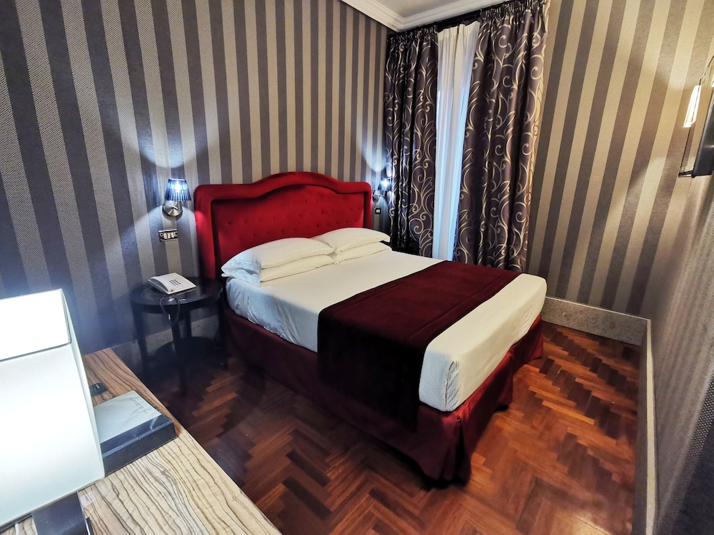 Standard Double Room Single Use thumbnail 5