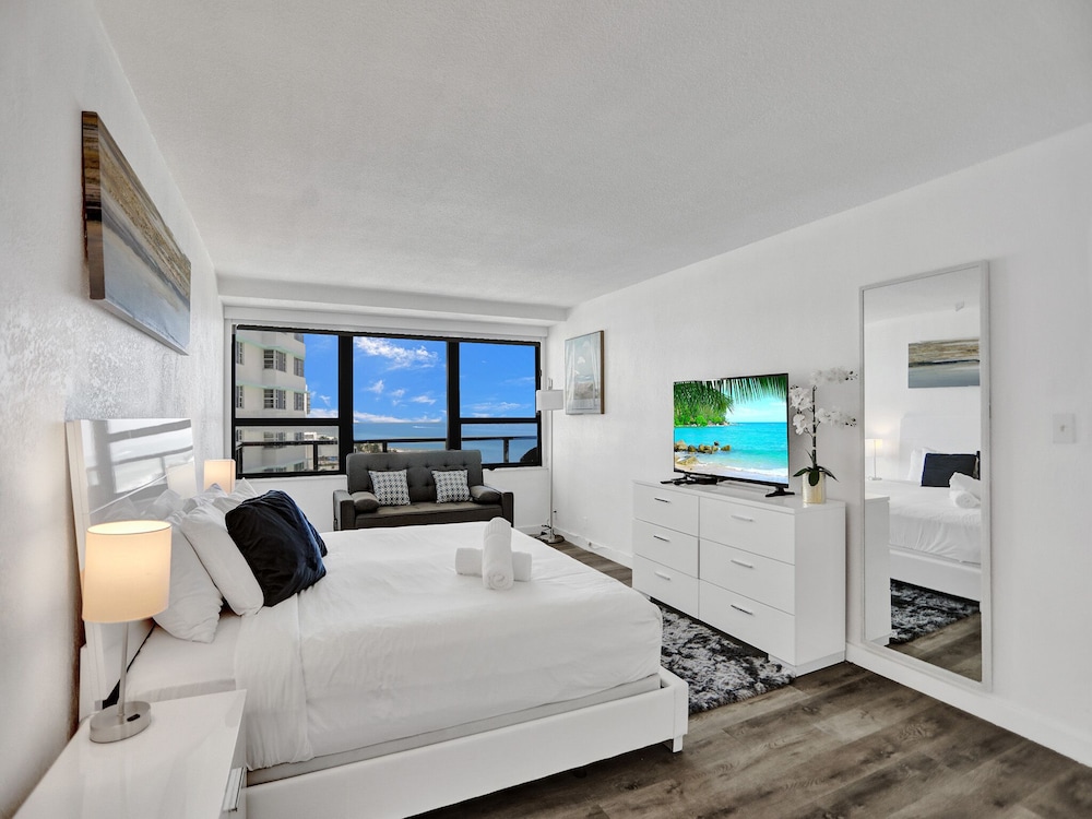Beautiful condo in resort /1004