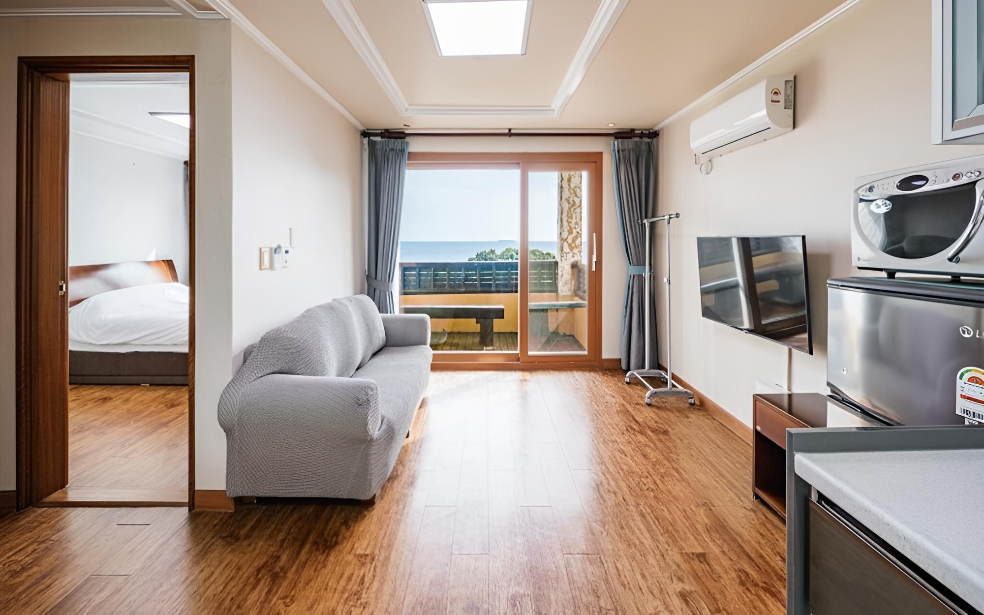 Room (Suite Room (Random Assignment Ocean V)
