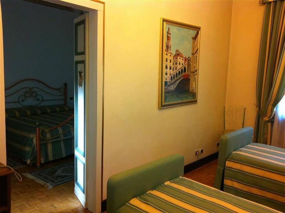 Family Room - Photo 4