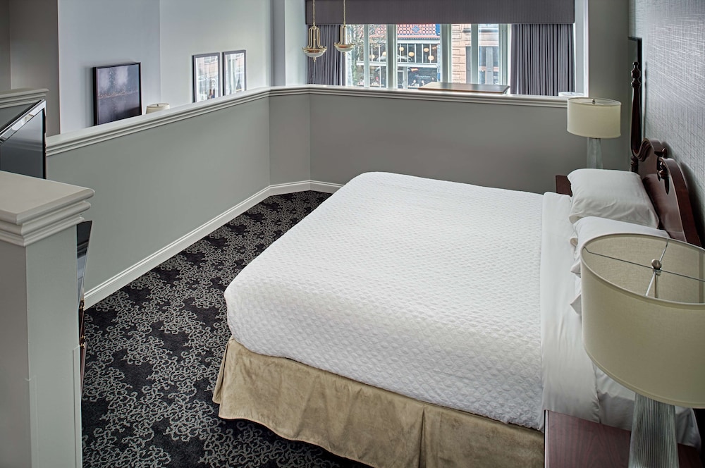 King Conference Suite