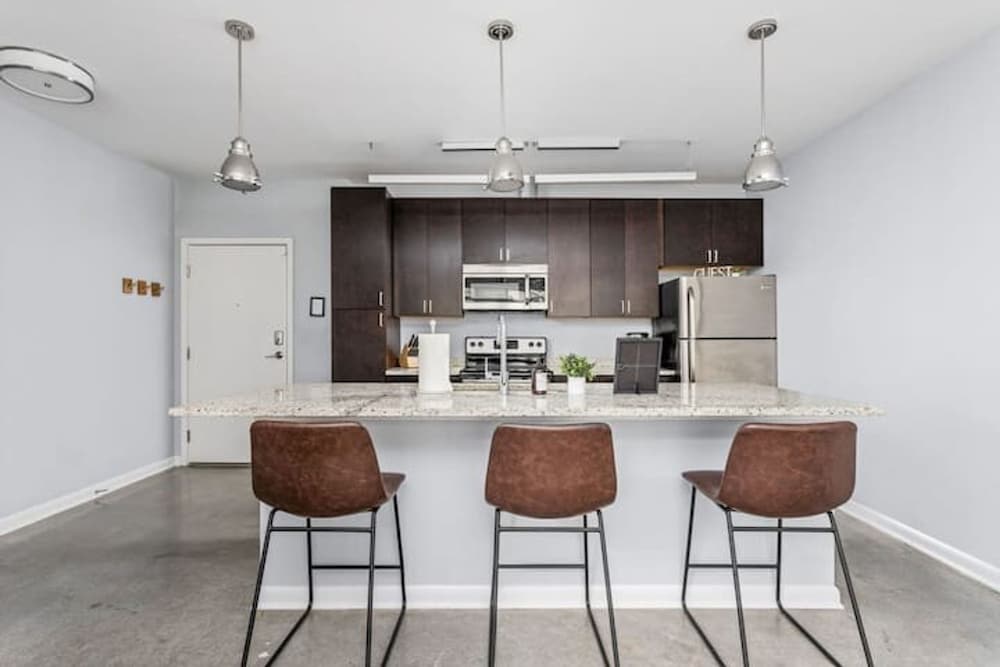 Cozysuites TWO Stylish Apts Monument Circle Indy, Photo 10