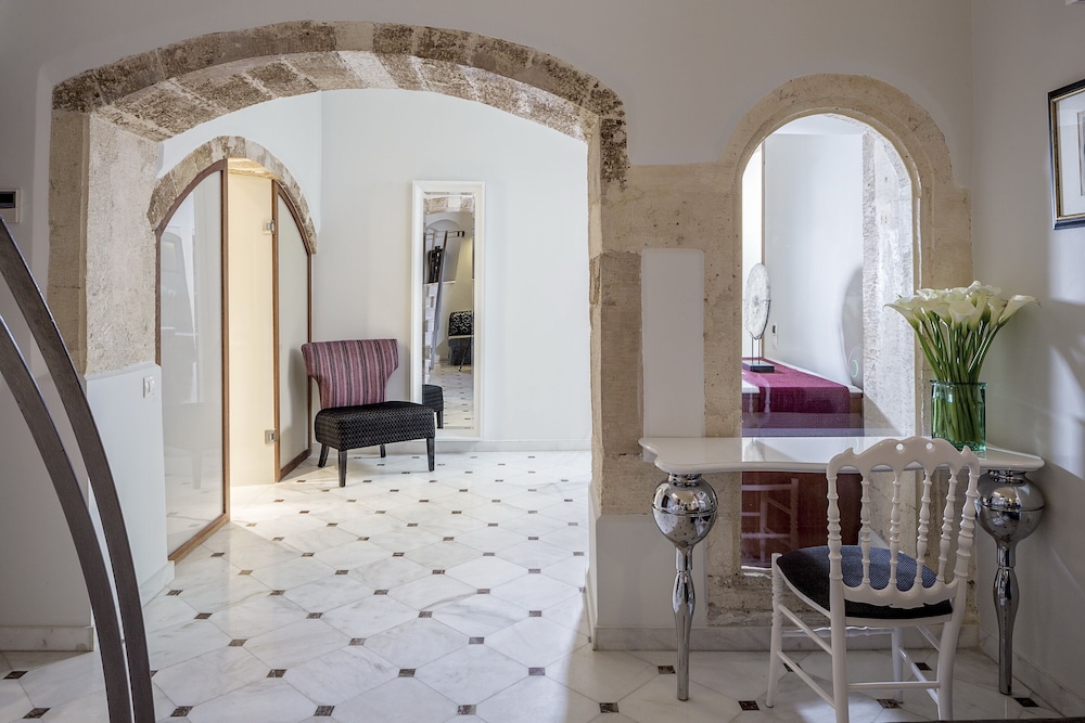 Penthouse Suite with Private Terrace & Sea View - Photo 12